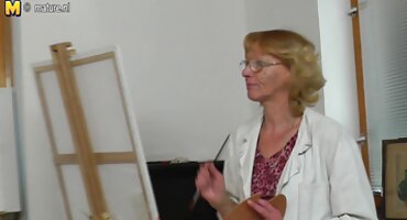 కాల్ ఈ వ్యక్తి, అందమైన పడుచుపిల్ల ఆమె కాళ్ళు వ్యాప్తి పల్లెటూరి సెక్స్ వీడియోస్ మరియు ఆమె ఇబ్బంది పెట్టాడు వీలు