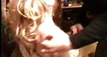 గై ఫక్స్ డాగీ తెలుగు సిక్స్ వీడియోస్ స్టైల్ బ్లాండ్ మరియు నాలుక ఆమె చీలికలు ఇష్టపడ్డారు