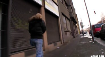 సన్నని తెలుగు ఆంటీ సెక్స్ వీడియోస్ బ్లోన్దేస్ సర్వ్ ఒక ఆత్మవిశ్వాసం మరియు ఆనందించండి ముగ్గరితో సెక్స్