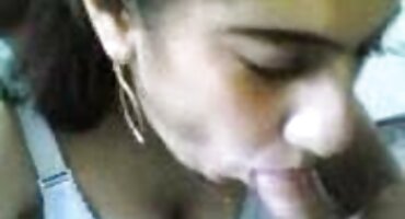 ఒక గుడిసెలో ఇద్దరు స్నేహితులు ఒక అపరిచితుడితో లైంగిక సంబంధం వీడియో సెక్స్ వీడియోస్ కలిగి ఉన్నారు