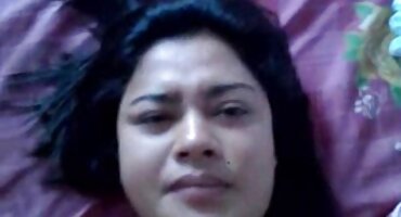 భర్త తన భర్త యొక్క మేజోళ్ళు ఆఫ్ చింపివేసింది మరియు రౌండ్ గాడిద లో తెలుగు వీడియో సెక్స్ వీడియోస్ ఆమె ఇబ్బంది పెట్టాడు