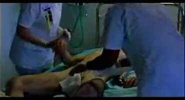 లెస్బియన్ ఒక స్ట్రాపన్ చాలు మరియు ఒక యువ స్నేహితుడు వీడియో సెక్స్ వీడియోస్ యొక్క యోని లో నాటిన, డాగీ స్టైల్ లో అది చాలు