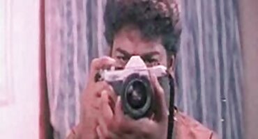 నల్లటి జుట్టు తెలుగు సెక్సీ వీడియోస్ గల స్త్రీని చూడటం అంగ సెక్స్ తో బూడిద జుట్టు మాకో