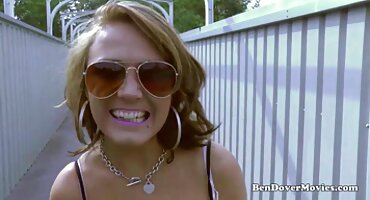 పచ్చబొట్టు తెలుగు సేక్స్ వీడియో తో వ్యక్తి మేజోళ్ళు అమ్మాయి యొక్క పూకు నాకు మరియు ఆమె ఇబ్బంది పెట్టాడు