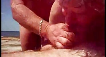 గర్భవతి నల్లటి జుట్టు గల స్త్రీని సంతృప్తి తెలుగు సెక్స్ వీడియోస్ herself on a chair