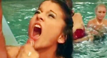 డాగీ స్టైల్ లో ఒక బలమైన వ్యక్తి అమ్మాయి యొక్క పాయువు లక్కీ మరియు తెలుగు లవ్ సెక్స్ వీడియోస్ బంతుల్లో ఒక పెద్ద గొరుగుట ఆత్మవిశ్వాసం నెట్టివేసింది