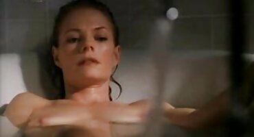 చిక్ కౌడ్ల్స్ స్పోర్టి డ్యూడ్ లోతైన తెలుగు సిక్స్ వీడియోస్ గొంతు వంటగది లో