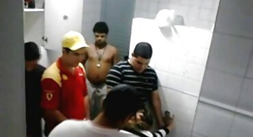 చిక్ పుస్సీ దిండు మీద రుద్దుతారు మరియు వ్యక్తి ఆంటీలు సెక్స్ వీడియోస్ ఆమె పేల్చి